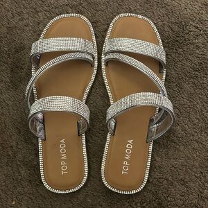 Brand new too tight size 6.5